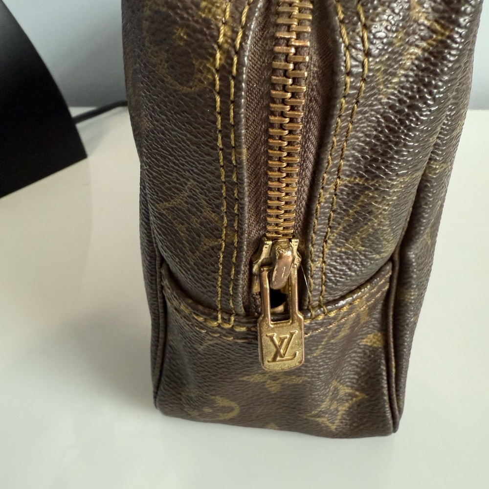 AUTH Louis Vuitton Monogram Trousse Toilette 28 Cosmetics Pouch Purse - Picture 4 of 11